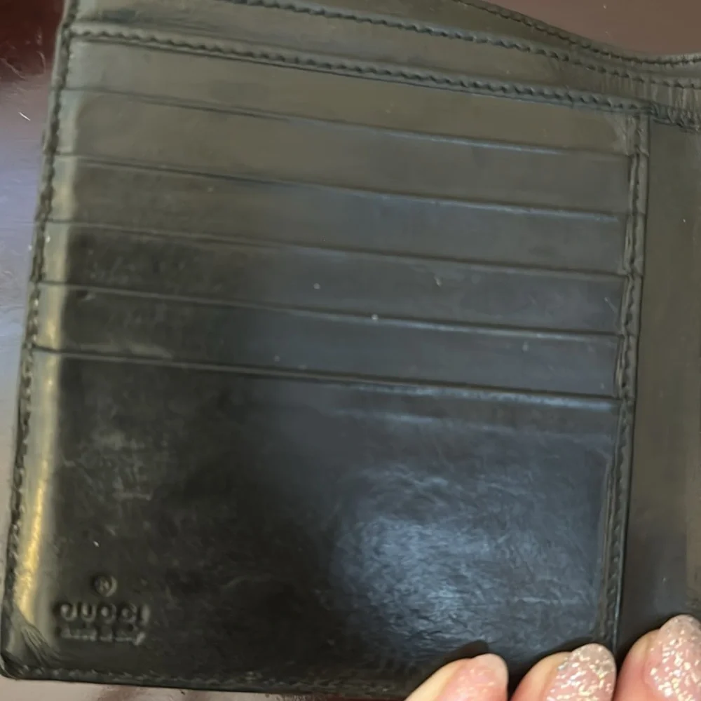 Gucci  wallet. Pre loved condition. - Picture 4 of 6